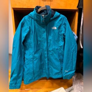 Like New the Northface waterproof light jacket